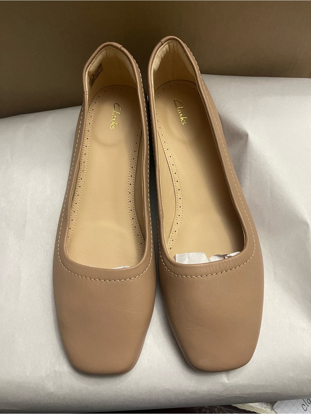 Clarks Women’s Nude Tan Ballet Flats size 9